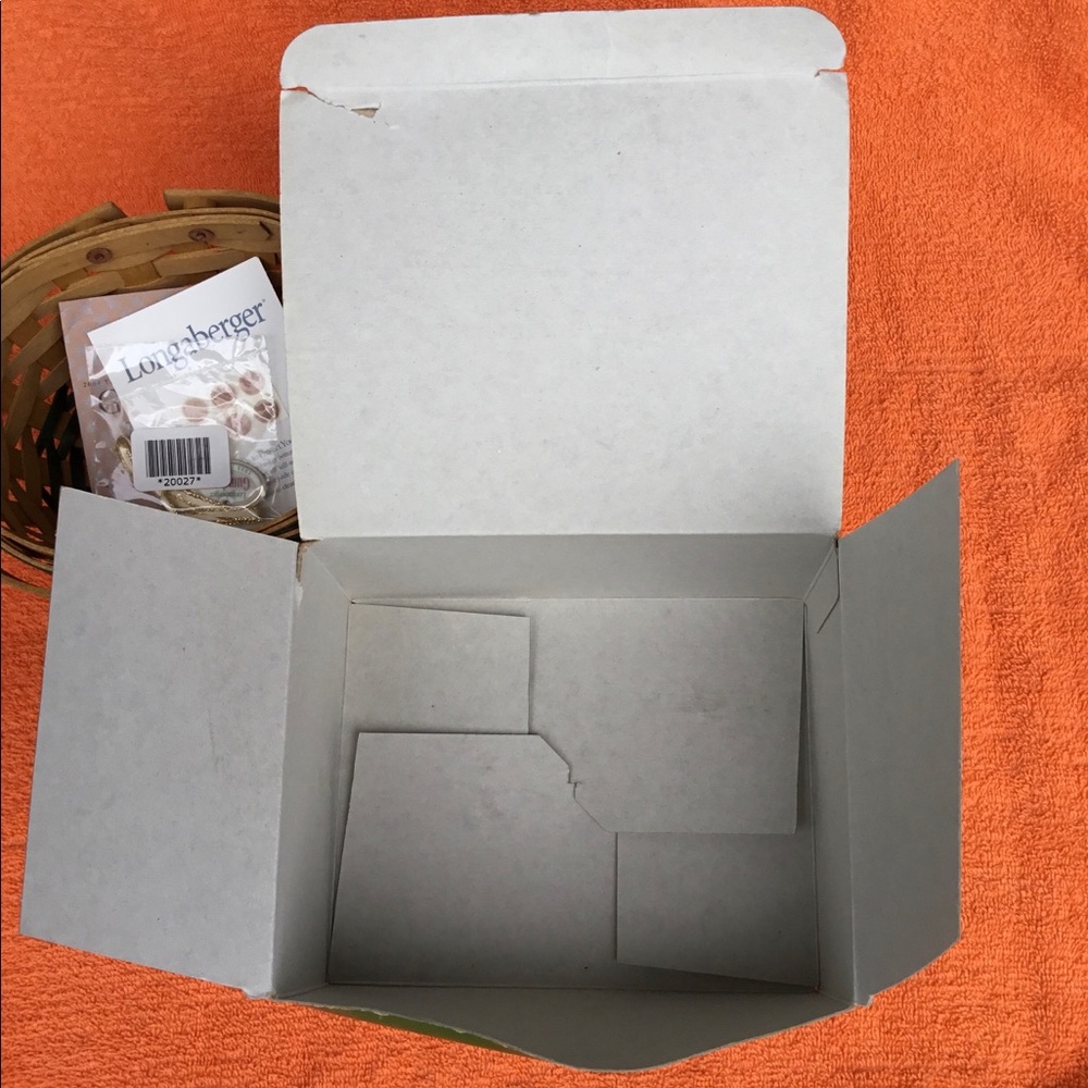 Longaberger 2004 Green Gumdrop Basket - Picture 10 of 10